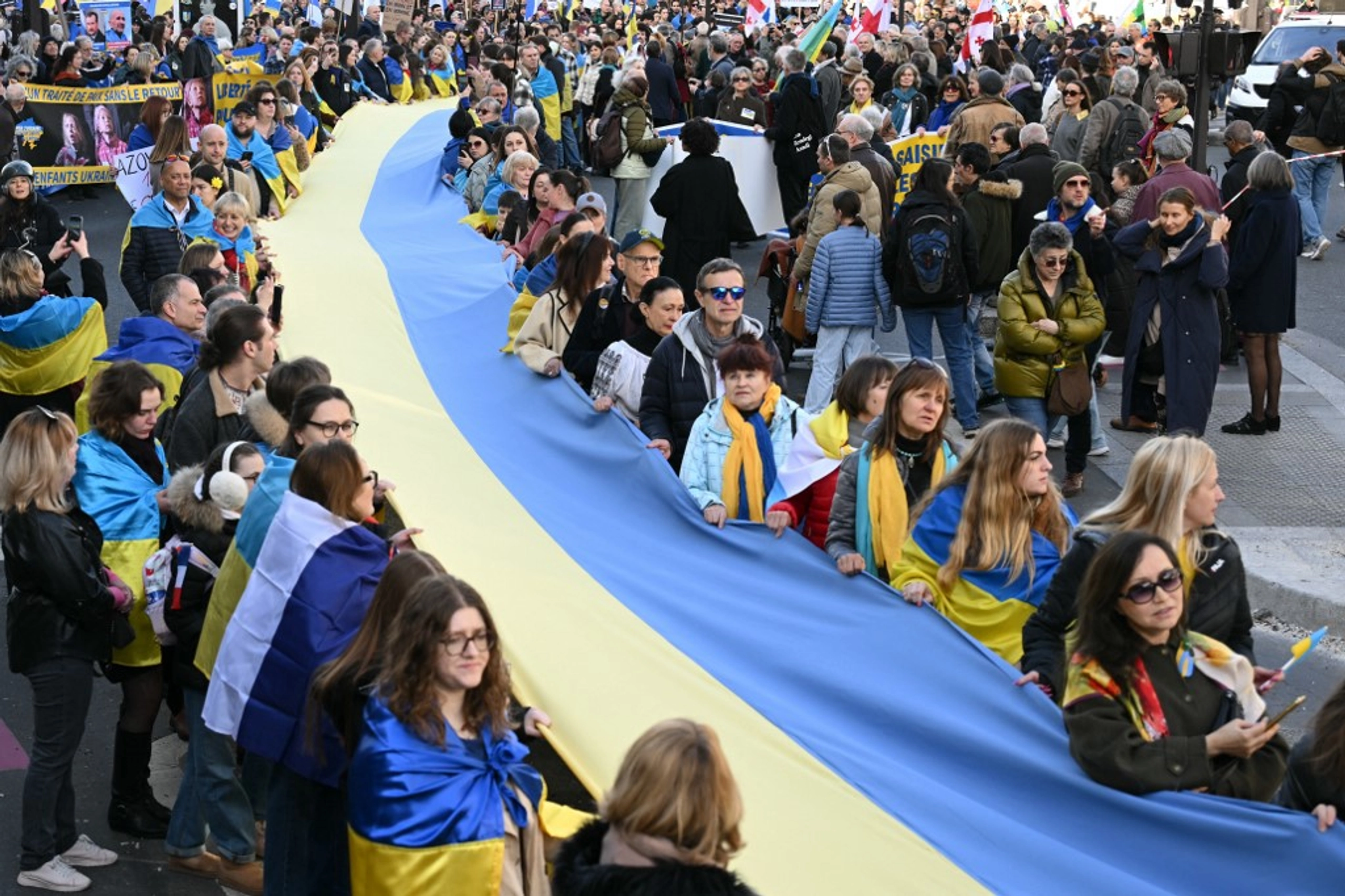 Hundreds Rally in Paris to Support Ukraine After Four Years of War