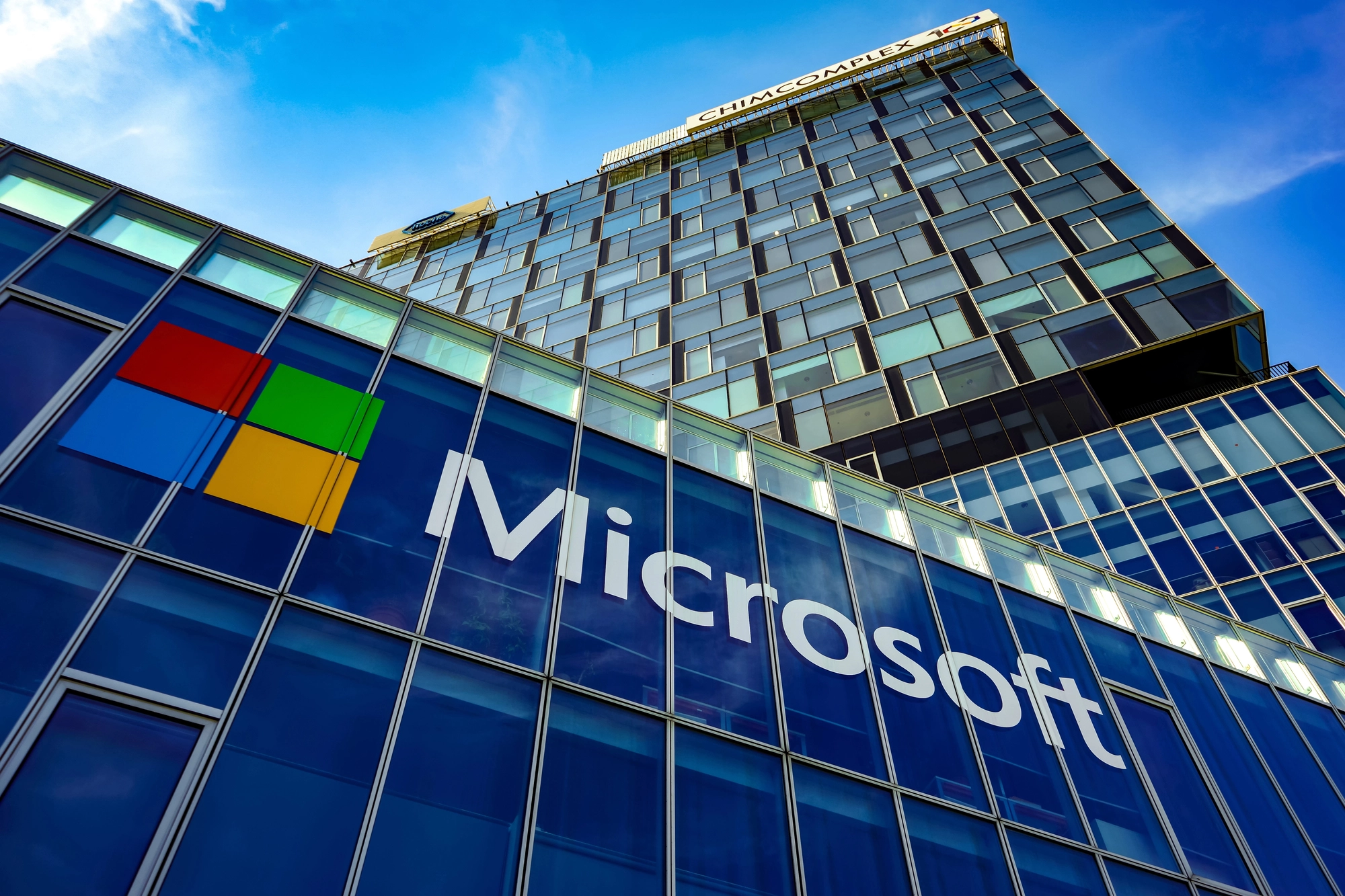 Microsoft та Starlink об’єднуються для глобального розширення супутникового інтернету