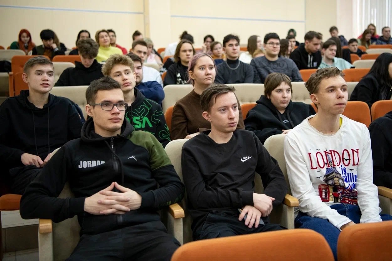 Росія розпочала масштабне вербування студентів на війну через шантаж і маніпуляції