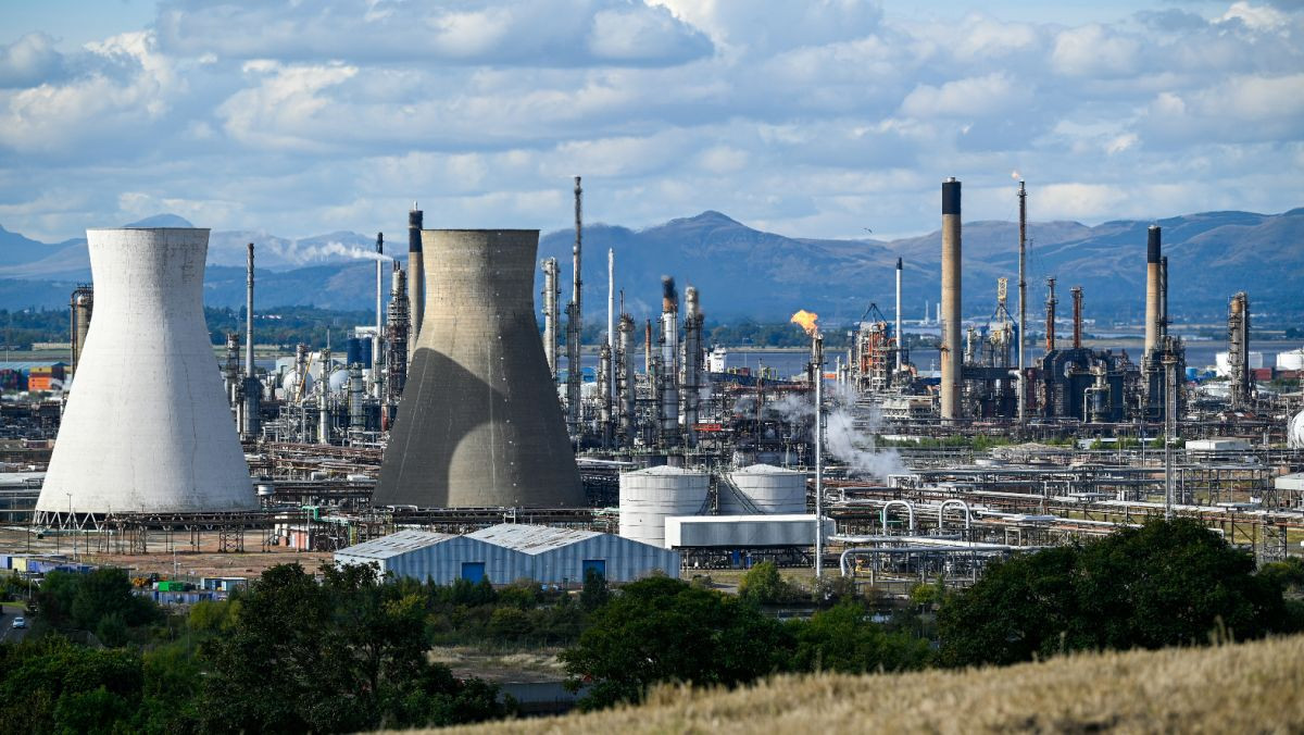 Oil Prices Surge as Conflict in Iran Disrupts Middle Eastern Flows