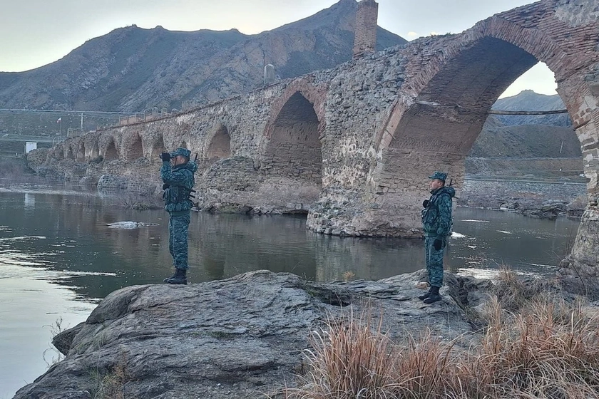 Азербайджан стягує війська до кордону з Іраном