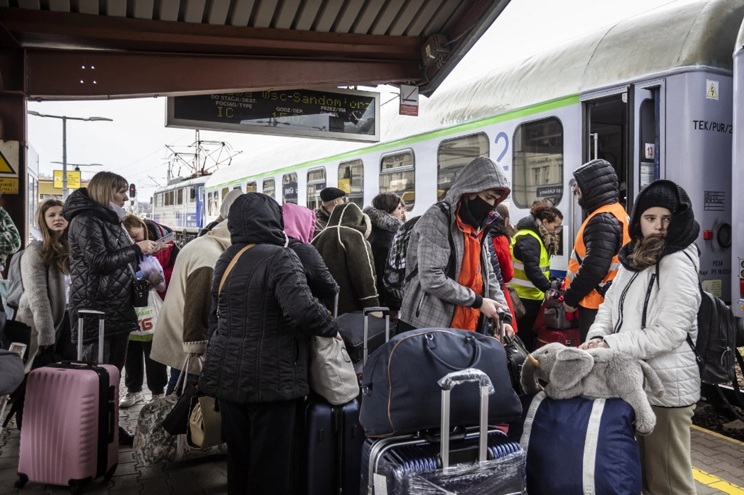Poland Phases Out Aid for Ukrainian Refugees