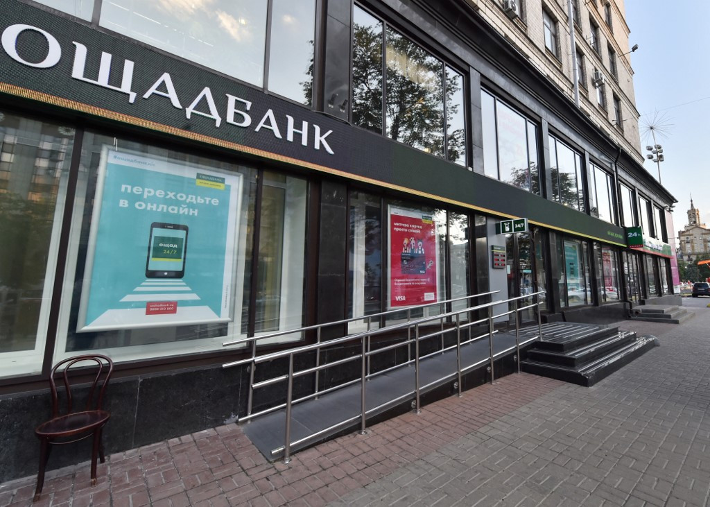 Oschadbank Locates Detained Staff in Hungary, Sybiha Says They’re Already in Ukraine
