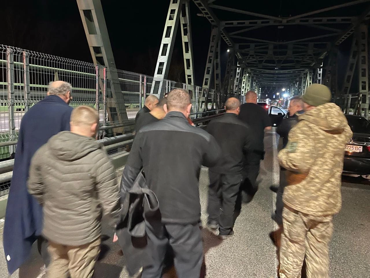 Інкасатори Ощадбанку, яких затримали в Угорщині, повернулись в Україну