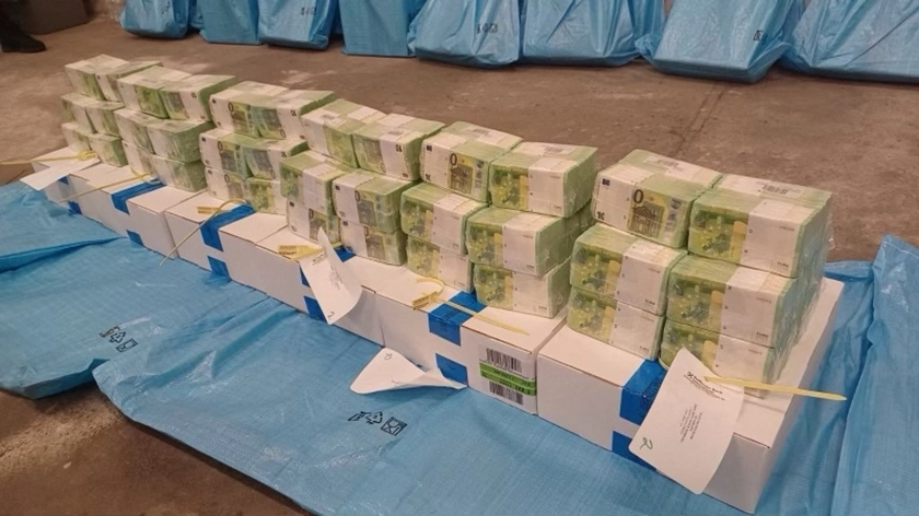 Ощадбанк вимагає від Угорщини повернути вилучені автомобілі та валюту