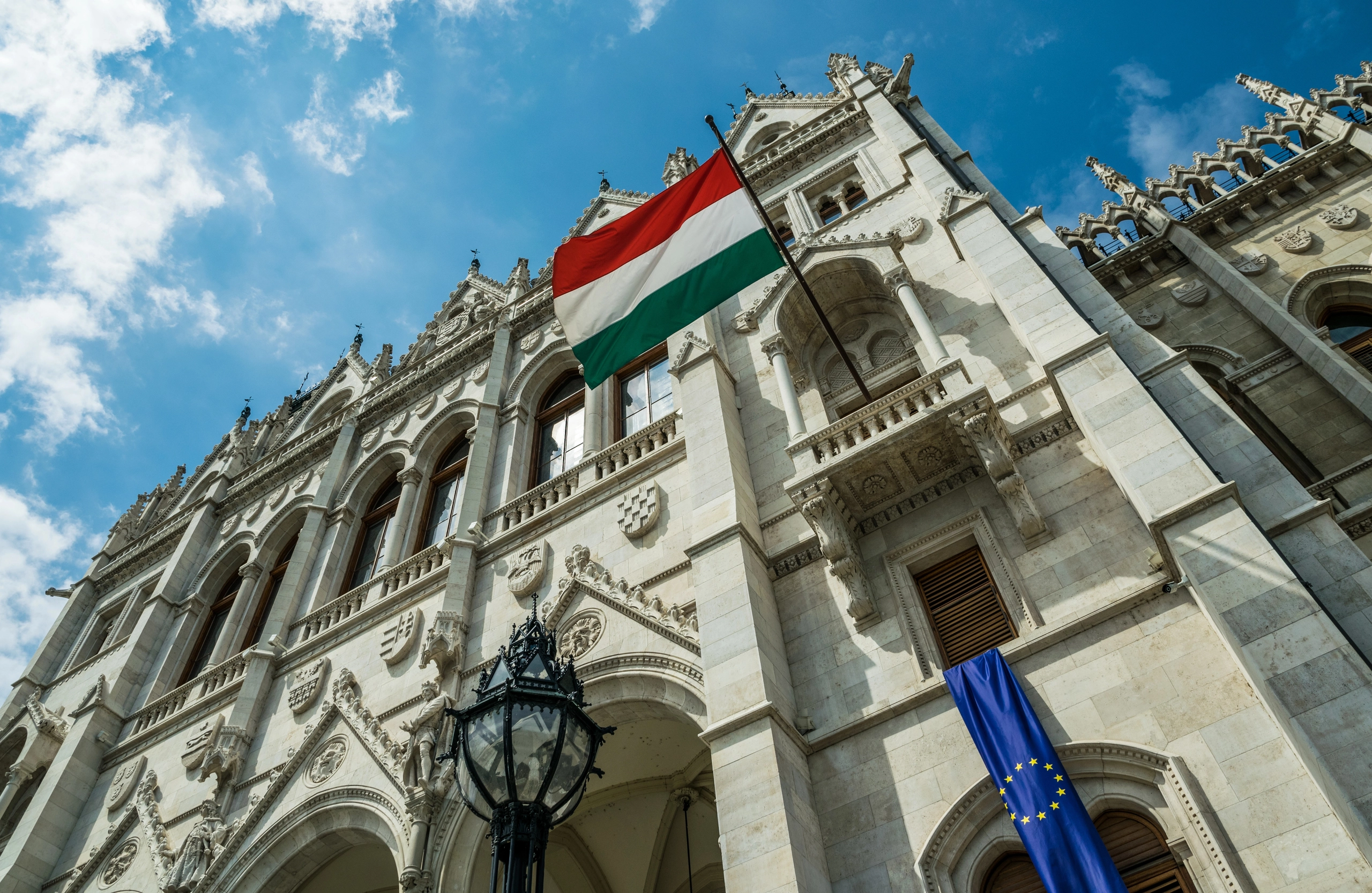 Orban Government Moves to Seize Cash and Gold Taken From Ukrainian Bank Convoy