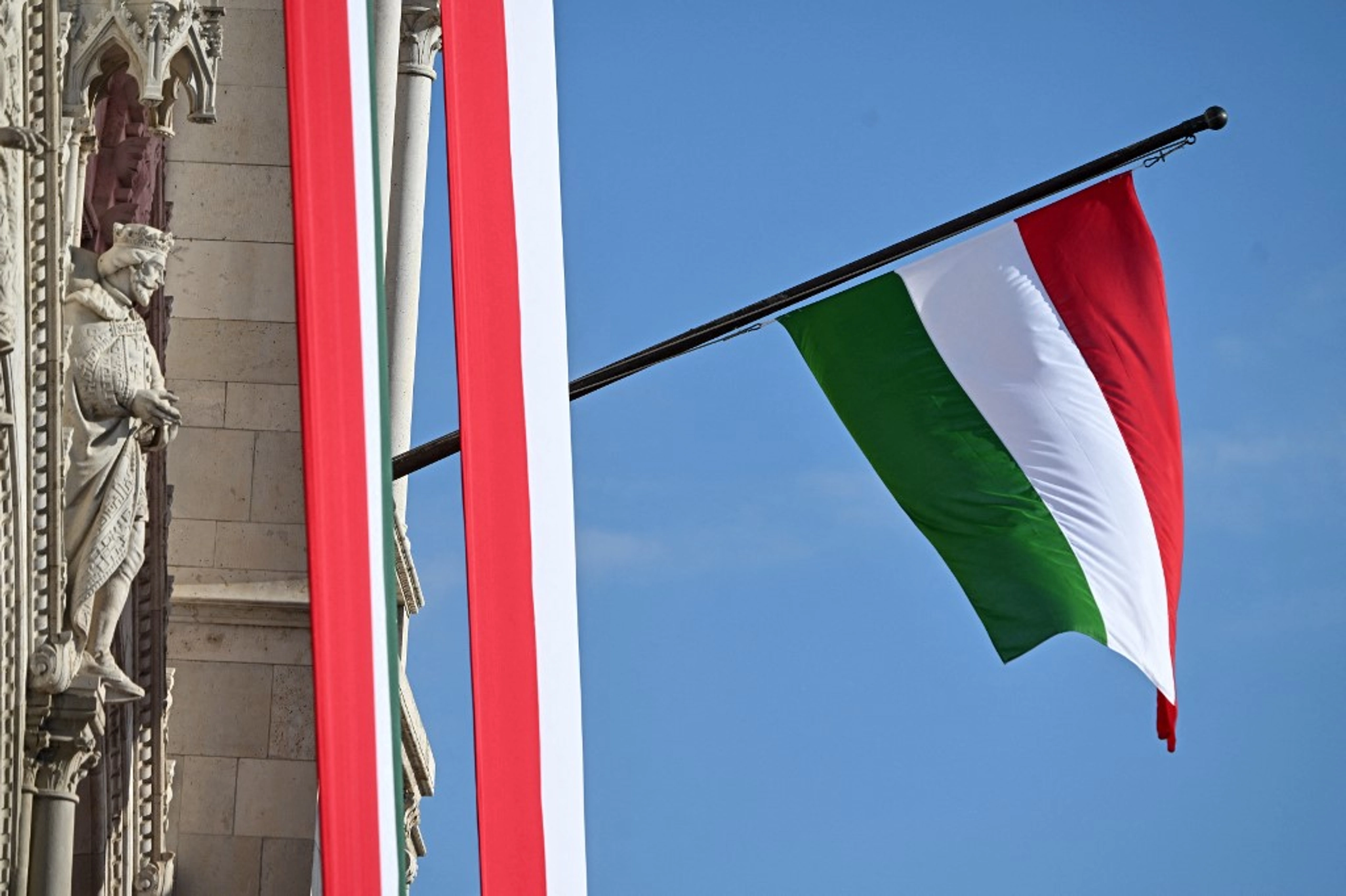 Hungarian MPs to Vote on Keeping Seized Ukrainian Cash and Gold