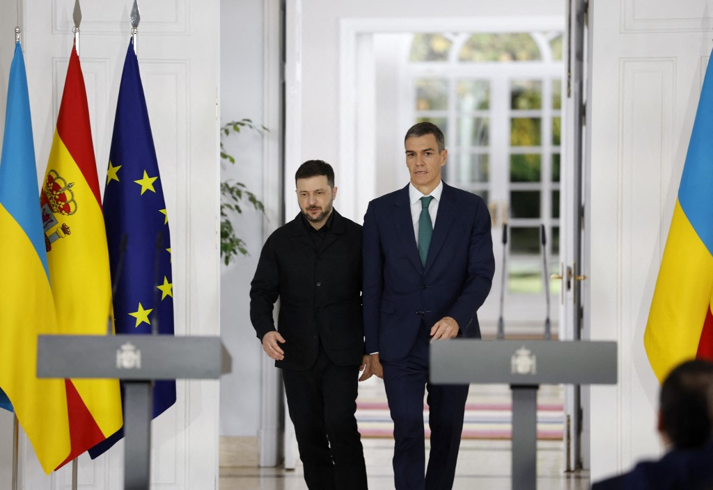 Zelensky Visits Spain, Tours Defense Firm Ahead of Ukrainian-Spanish Deals