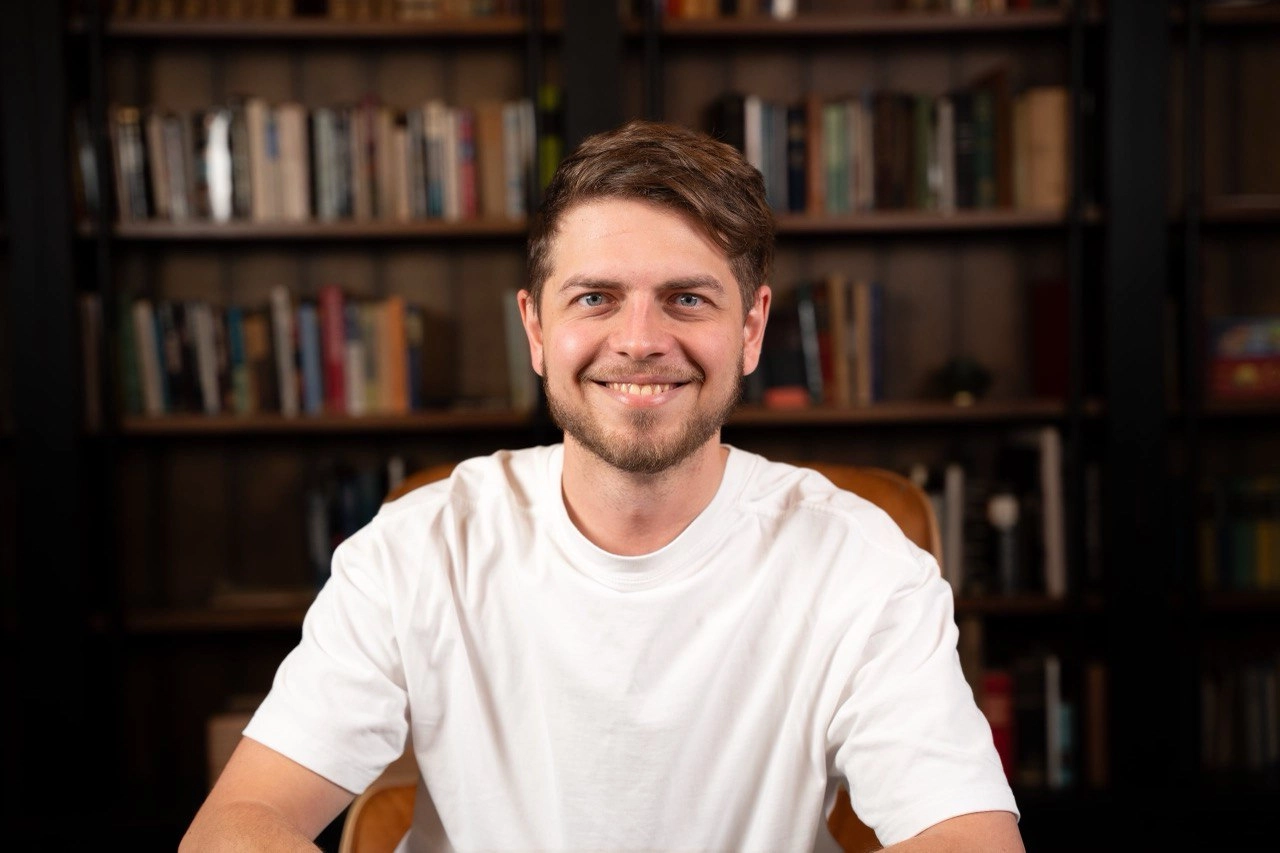 Interview with AI Developer Aleks Bykhun: “Why I Stopped Telling AI How to Build”