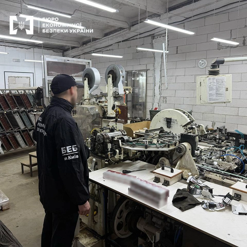БЕБ ліквідувало найбільшу нелегальну фабрику сигарет у Чернівцях
