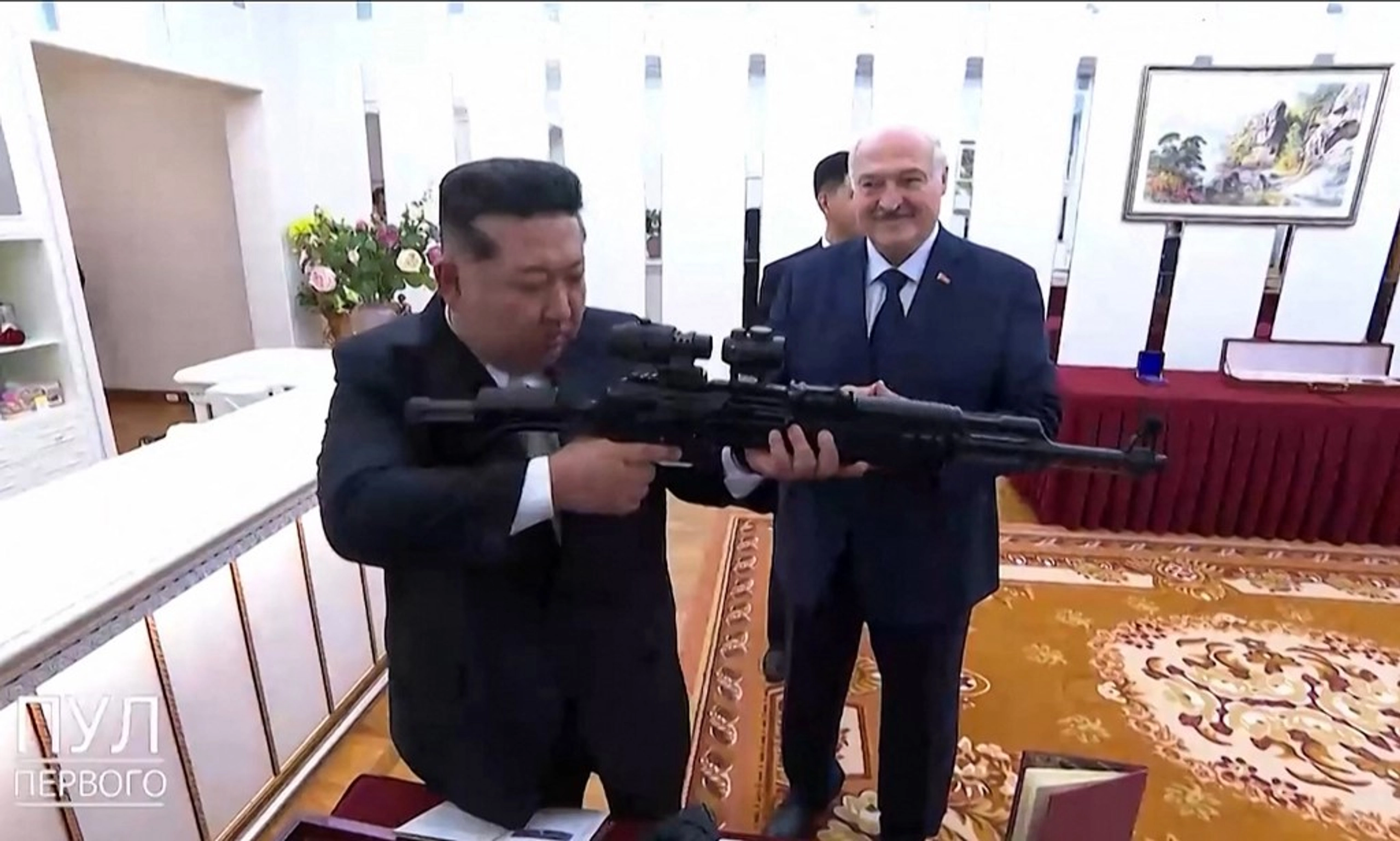 Belarus’ Lukashenko Gifts Automatic Rifle to North Korea’s Kim