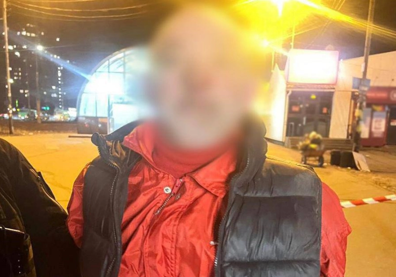 У Києві іноземець погрожував перехожим гранатою: його затримано
