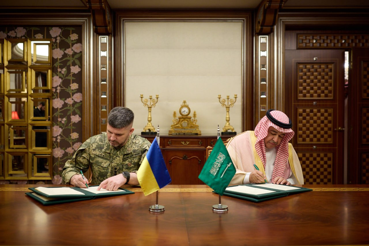 Ukraine Seals Defense Deal With Saudi Arabia as Zelensky Lands in Surprise Visit
