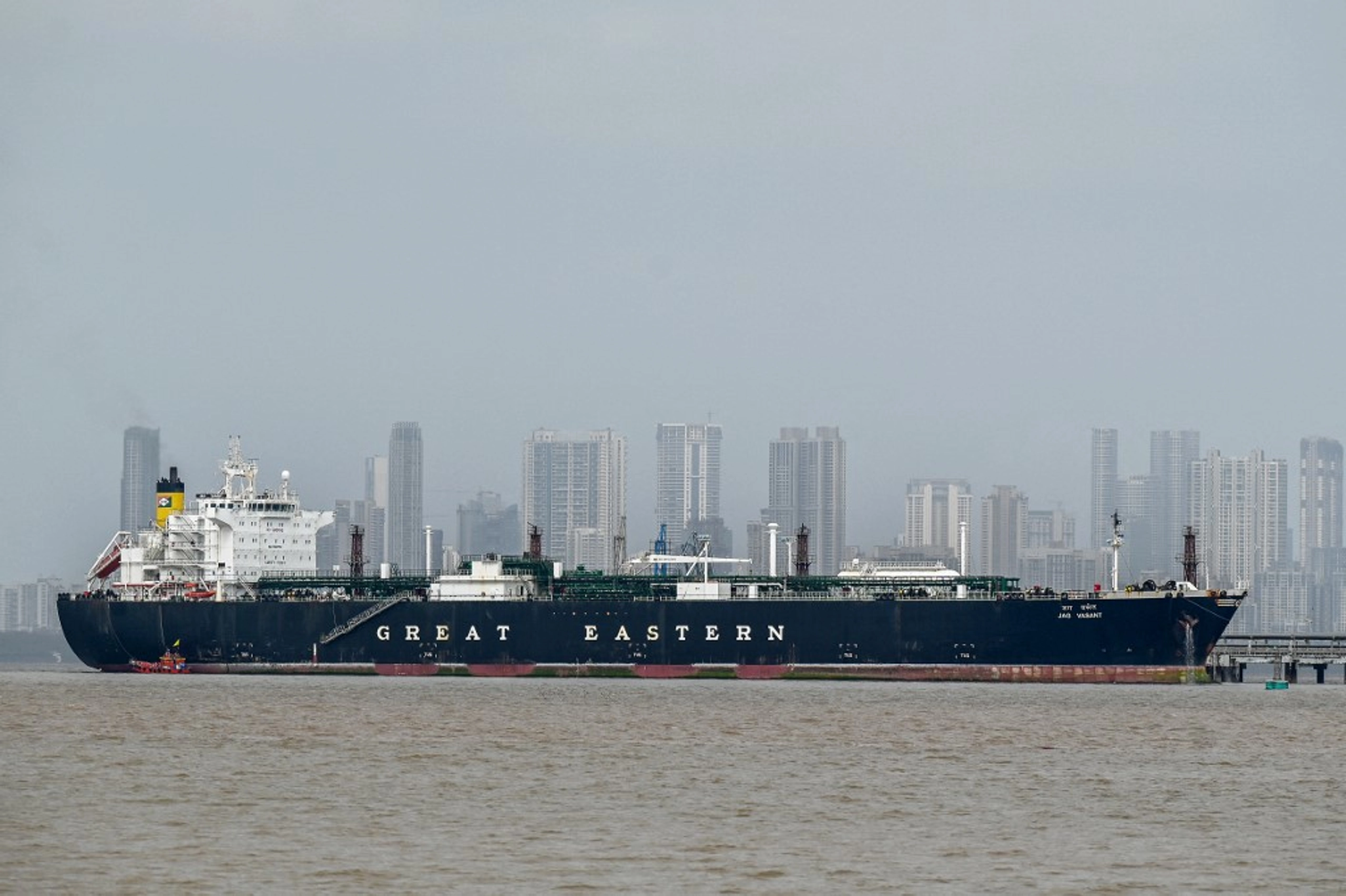 US Intelligence Warns Iran Unlikely to Reopen Strait of Hormuz Soon