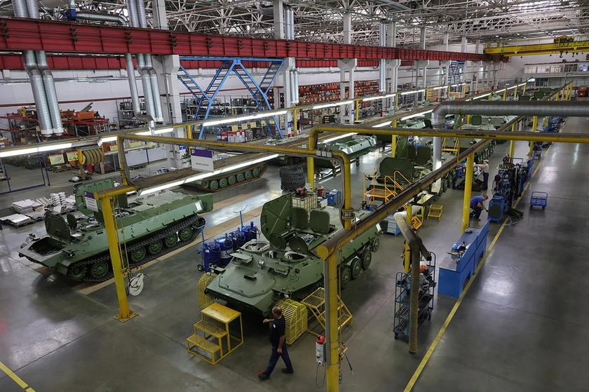 Україна ввела нові санкції проти РФ: у списку виробники зброї та авіабудівні підприємства