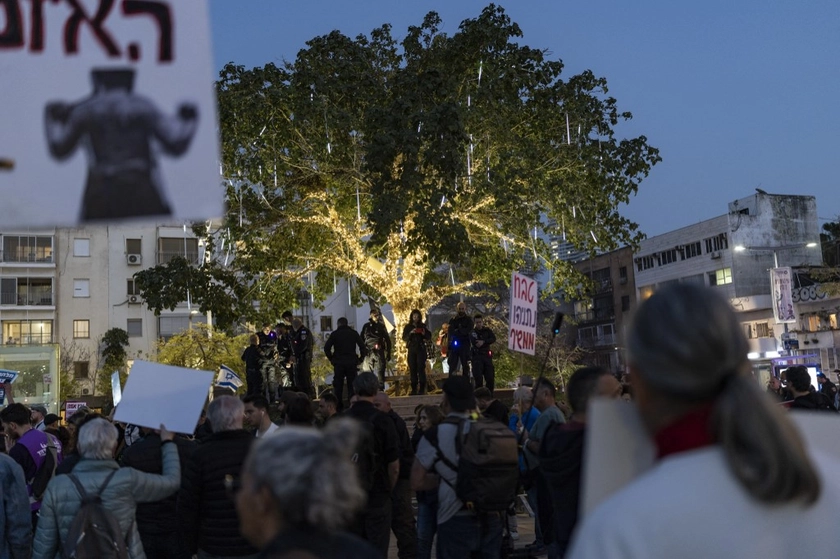 Israeli Police Forcibly Disperse Anti-War Protest in Tel Aviv