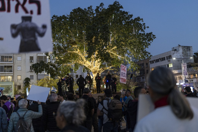 Israeli Police Forcibly Disperse Anti-War Protest in Tel Aviv