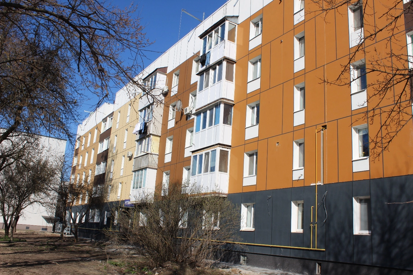 A new, modern apartment block in Borodianka (Photo by Sergii Kostezh / Kyiv Post)