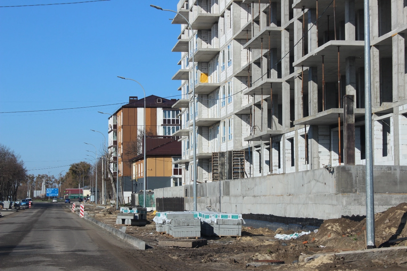 Construction work in Borodianka. (Photo by  Sergii Kostezh / Kyiv Post)