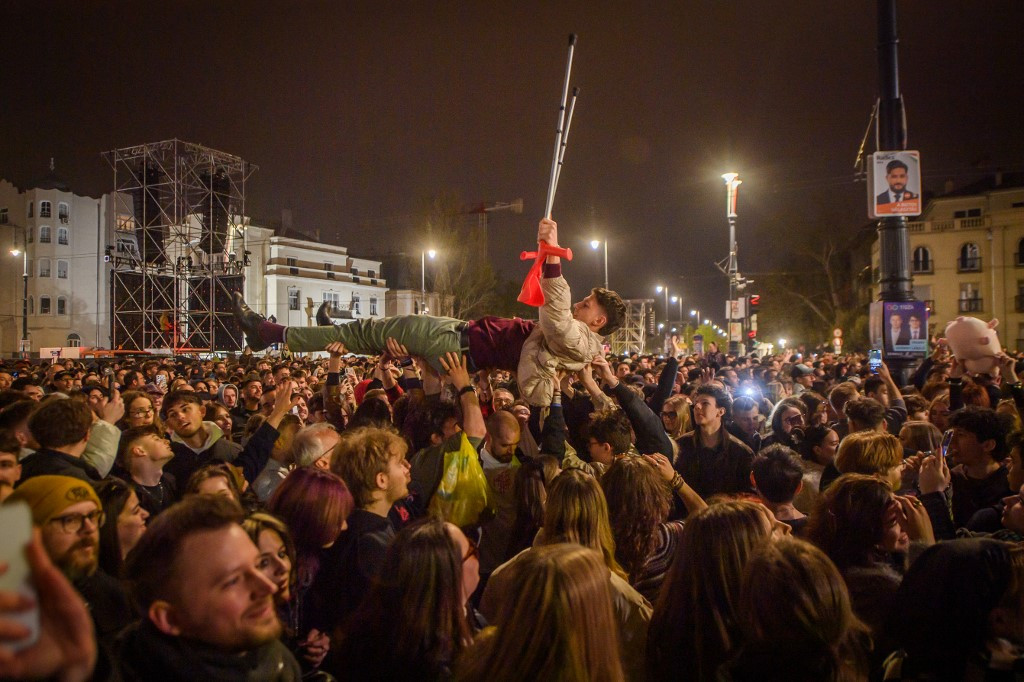 Over 100,000 Protest in Budapest Ahead of Pivotal Parliamentary Elections
