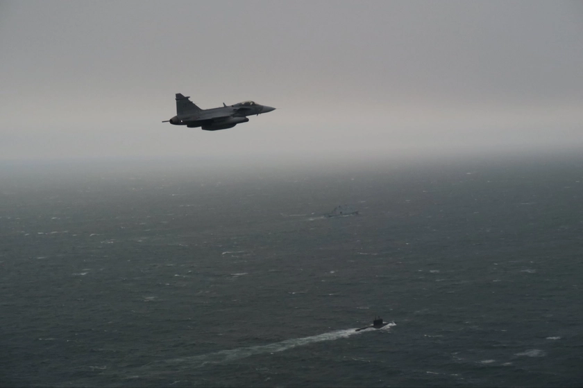 Swedish Gripen Jets Intercept Russian Submarine in Kattegat Strait