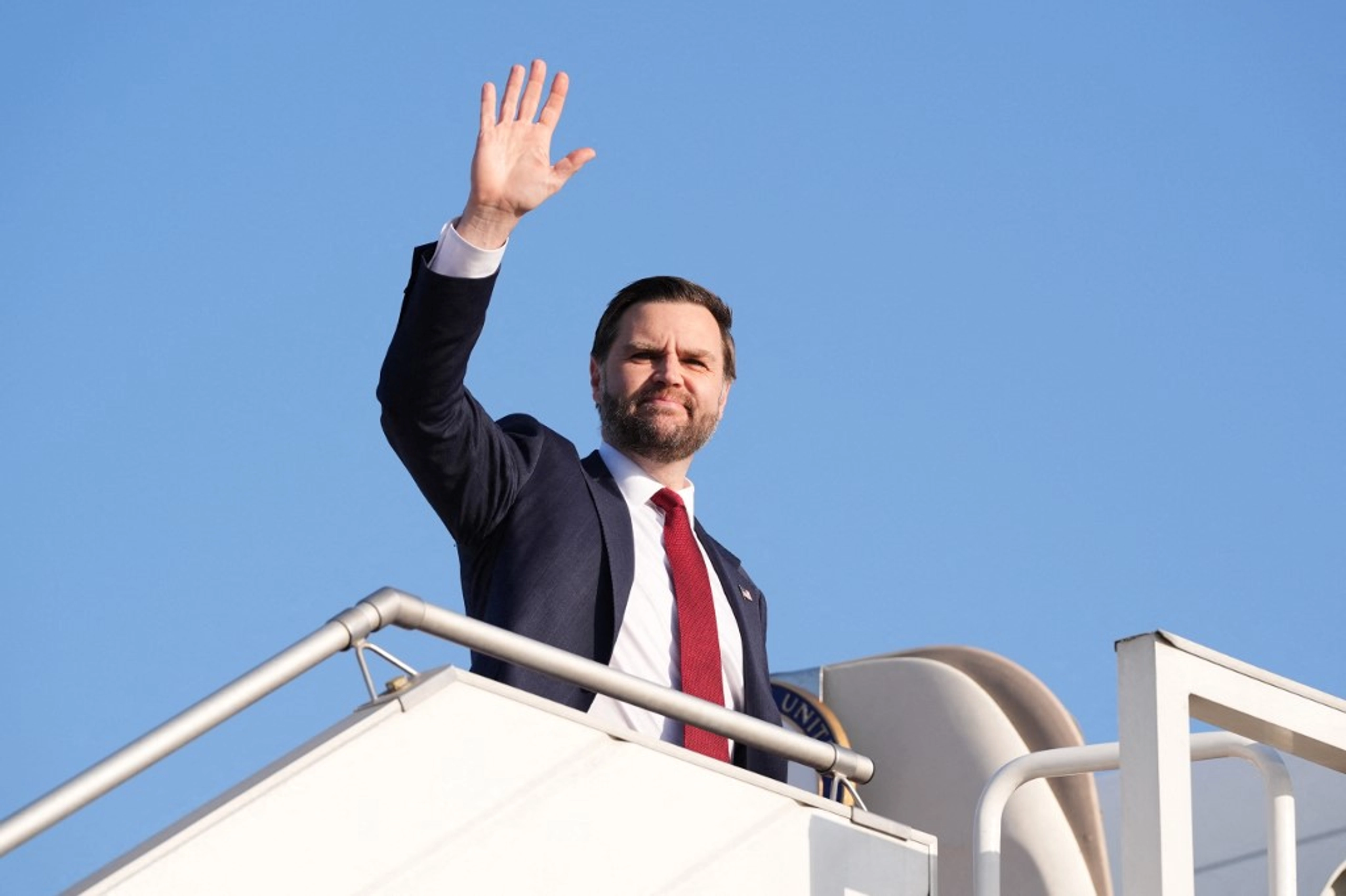 US-Iran Peace Talks End Without Agreement as Vance Issues ‘Final Offer’