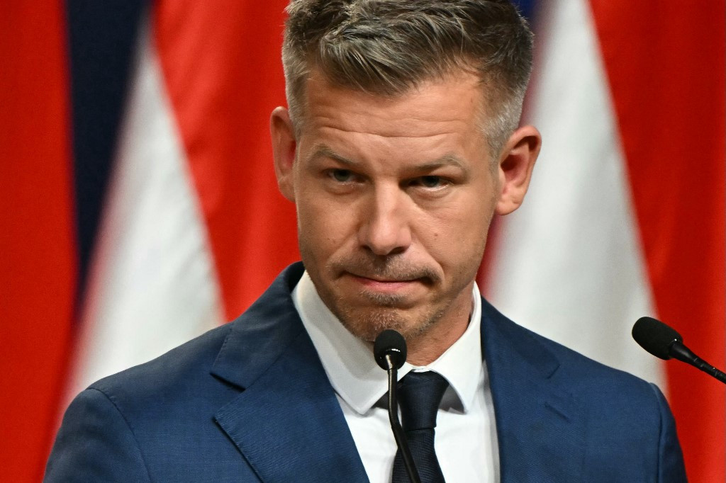 Péter Magyar Claims Orbán-Linked Oligarchs Are Fleeing Hungary with Billions