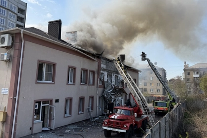 Russian Strikes Kill One, Wound Seven in Zaporizhzhia, Damage University
