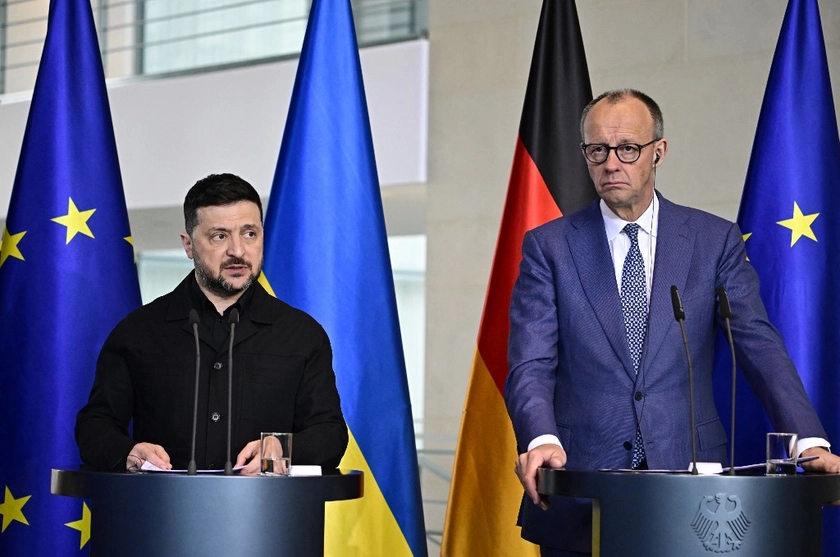 Germany to Limit Ukrainian Men Seeking Asylum as Kyiv, Berlin Sign Defense Pact