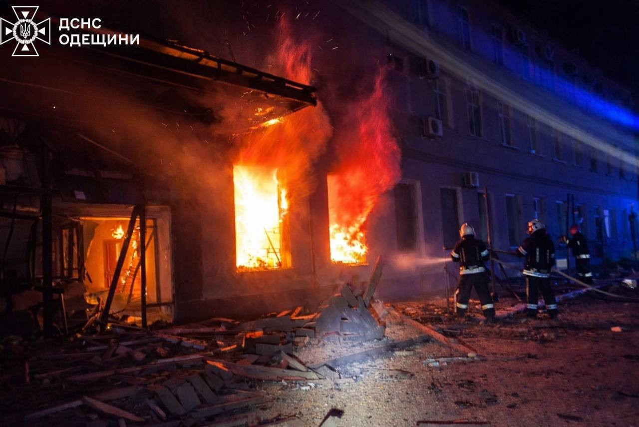 Russia Fires 324 Drones, Killing 1; Zelensky Warns of More Strikes, Patriot Delays Loom