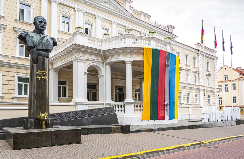 У Литві спишуть борги з медстрахування громадянам, які волонтерять в Україні