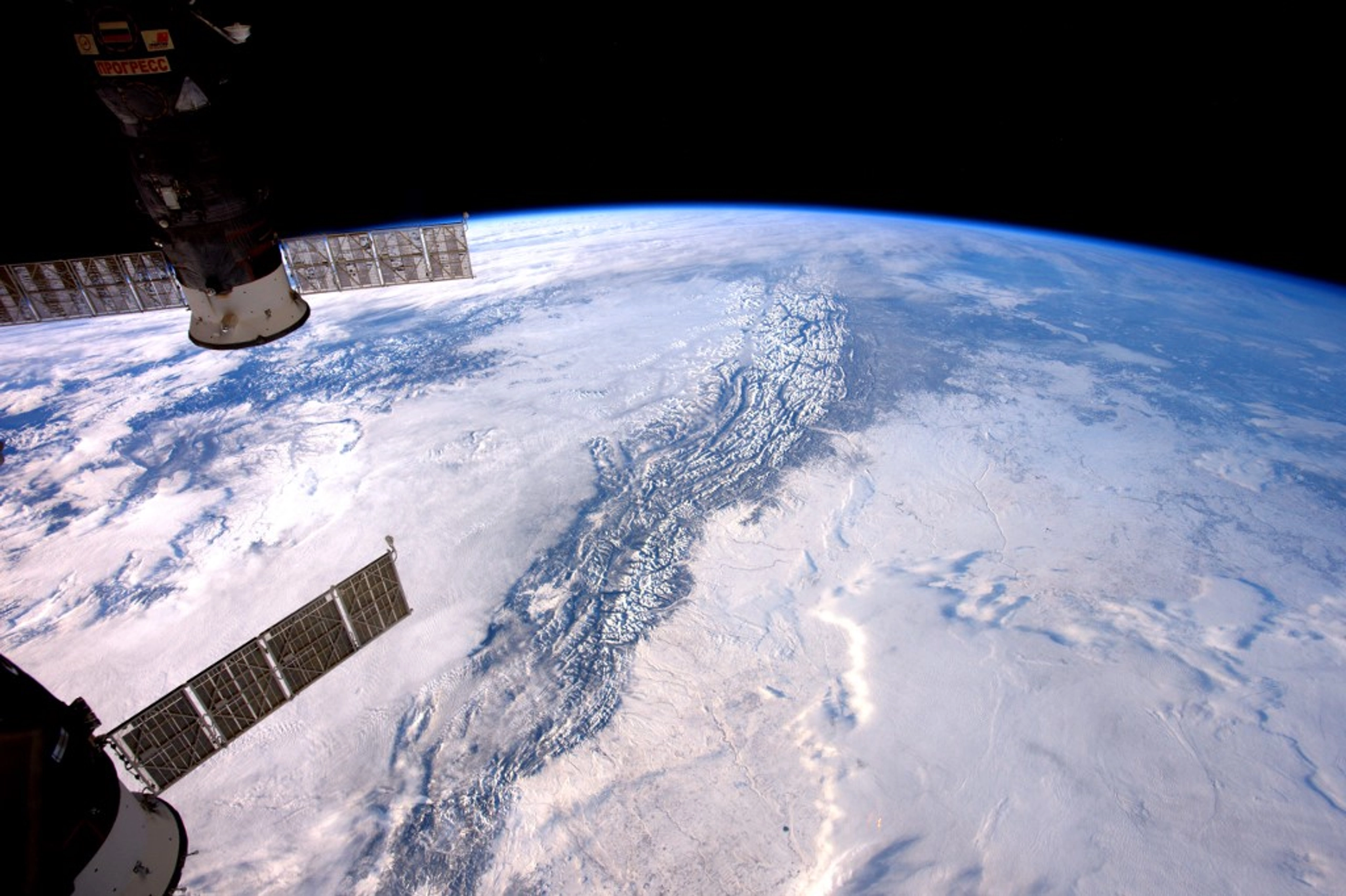 US Warns Russia May Deploy Nuclear Space Weapon, Threatening Satellites, Terrestrial Targets