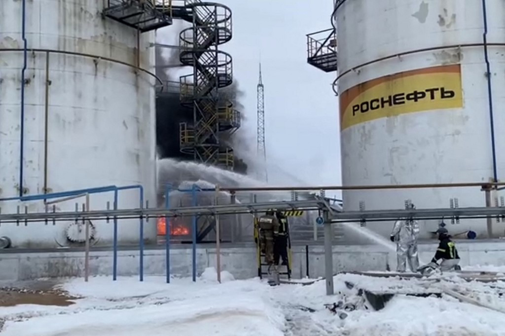 Ukraine’s Drone Strikes Cost Russia $100 Million Daily in Oil Revenue