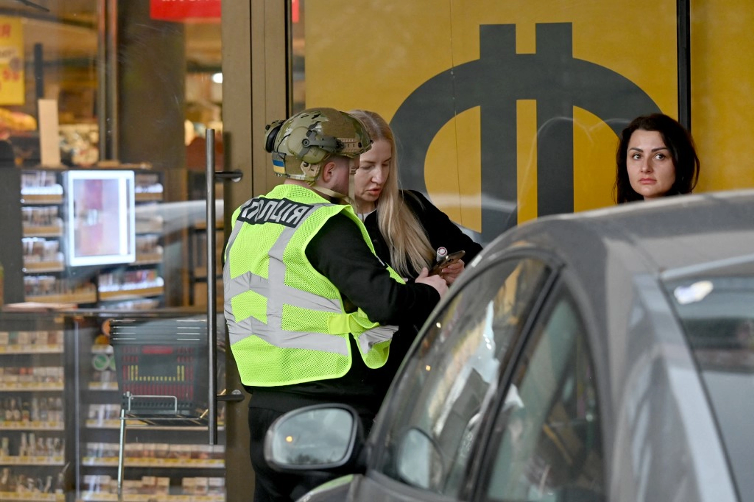 Поліцейських, які втекли під час теракту у Києві, відсторонили від обов’язків