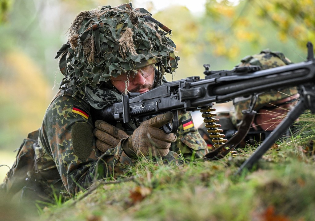 Germany Taps Older Reservists, France Prepares New Division for Major War