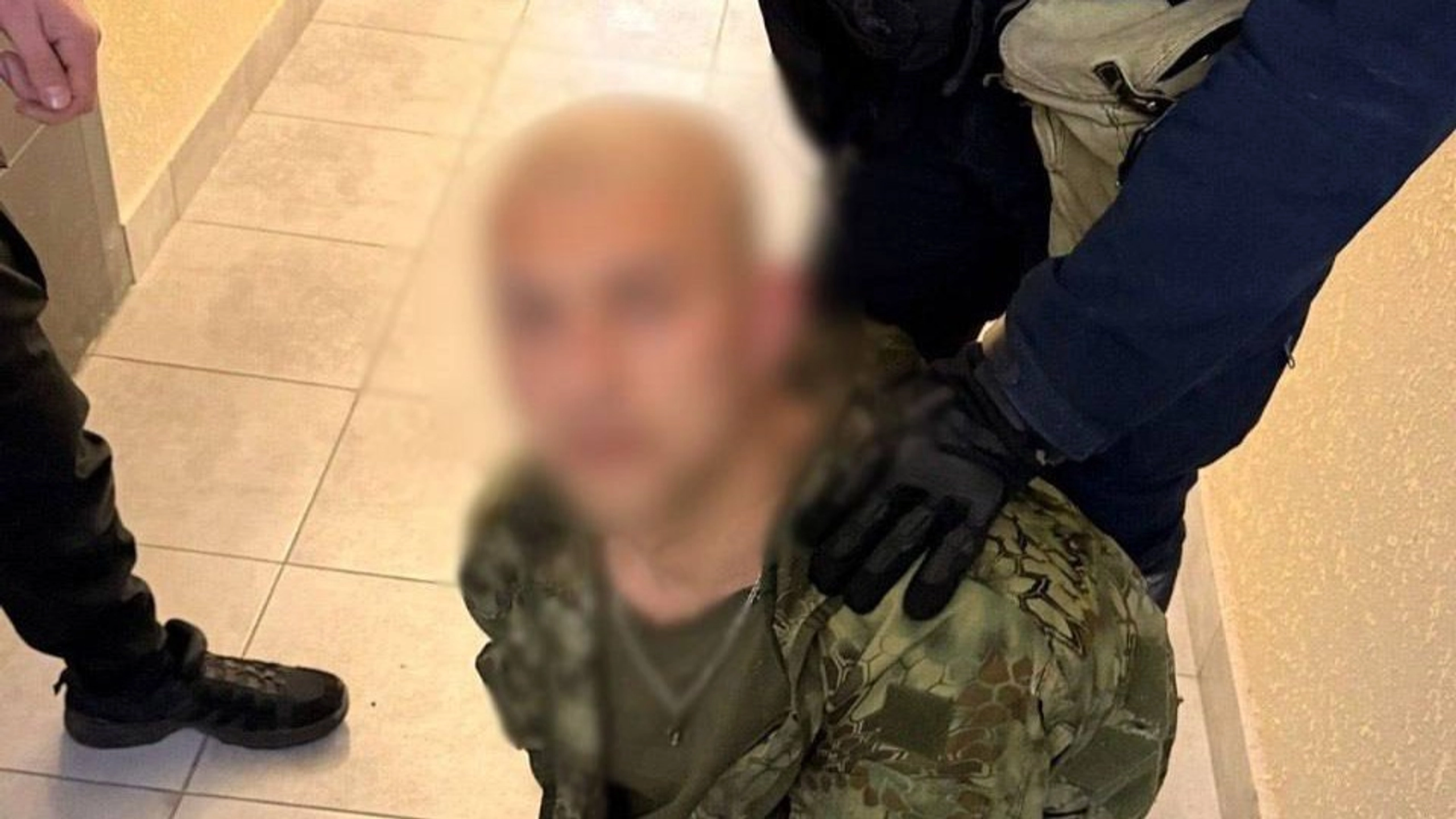 Поліція Києва затримала чоловіка, який ходив з автоматом по житловому комплексу