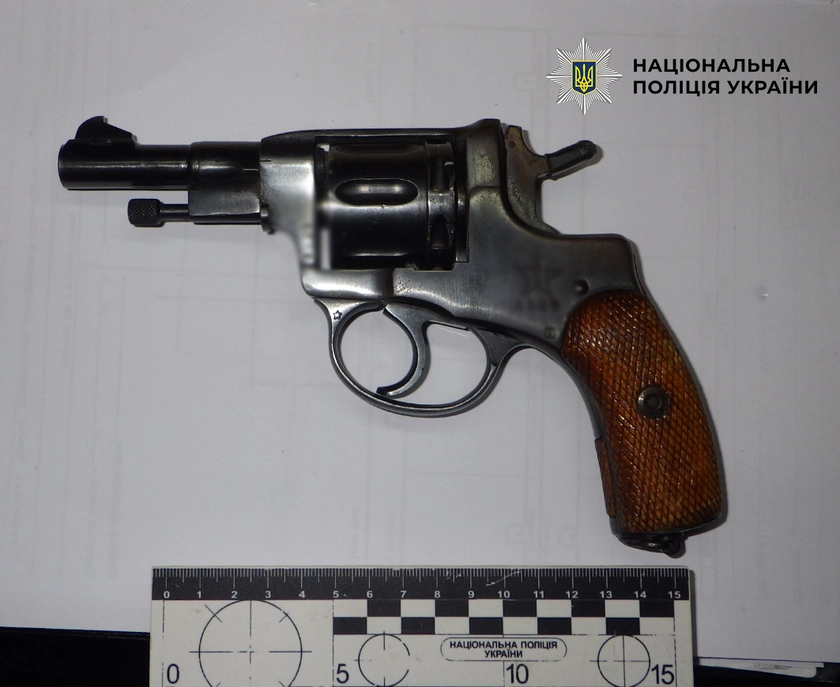 У Києві водій почав стріляти через конфлікт із пішоходом: є поранений
