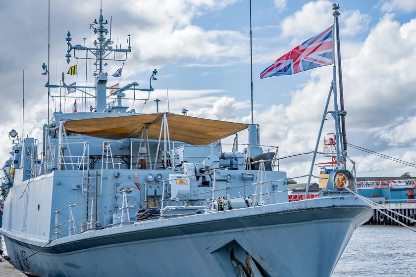 Ukraine Ready to Send Minehunters From UK to Help Reopen Strait of Hormuz