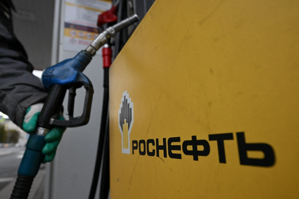 Russian Government Steps In to Stanch Reeling Oil Sector’s Historic Lows