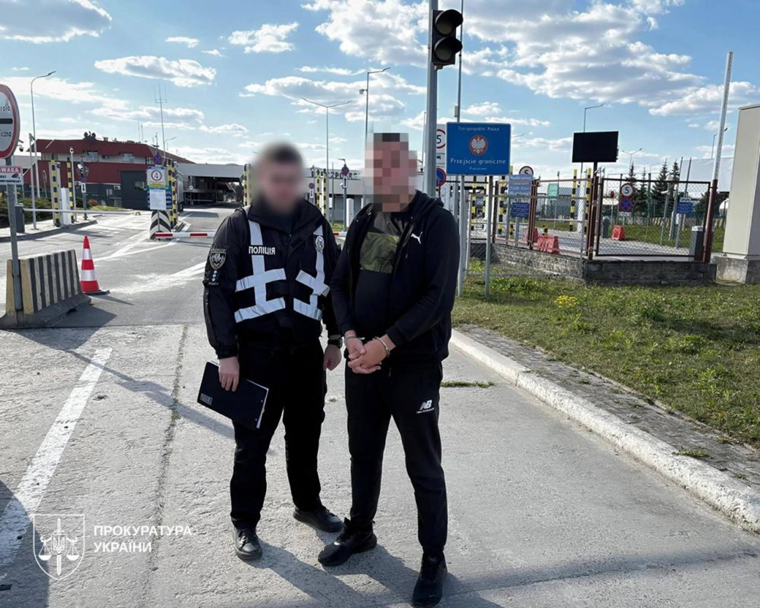 В Україну екстрадували організатора міжнародної мережі з виготовлення фальшивих документів