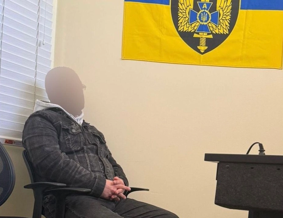 Шахрайство з паспортами в Торонто: як українець заробляв на безкоштовних чергах ДП «Документ»
