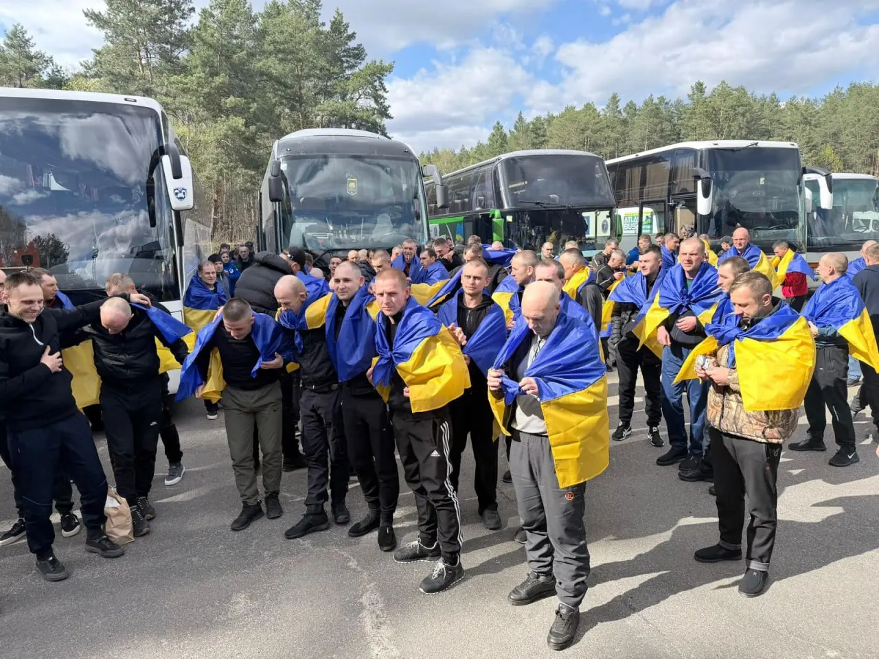 Україна та Росія провели обмін полоненими: додому повернулися 193 захисники