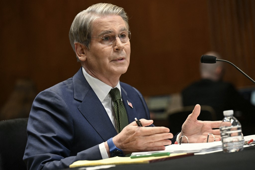 US to End Oil Sanction Waivers for Russia and Iran to Tighten Economic Blockade