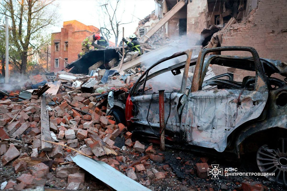 Russia Strikes Dnipro Again Damaging Residential Building Killing One and Injuring Seven