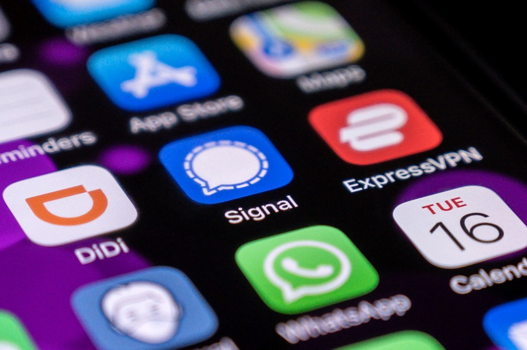 Germany Blames Russia for Signal Phishing Attacks on Cabinet Ministers