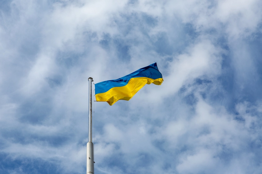 У Латвії затримали чоловіка за наругу над прапором України