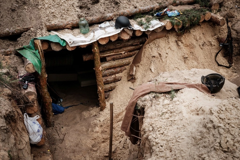Ukrainian Soldier Survives 2 Weeks in Russian Dugout, Returns With Captor