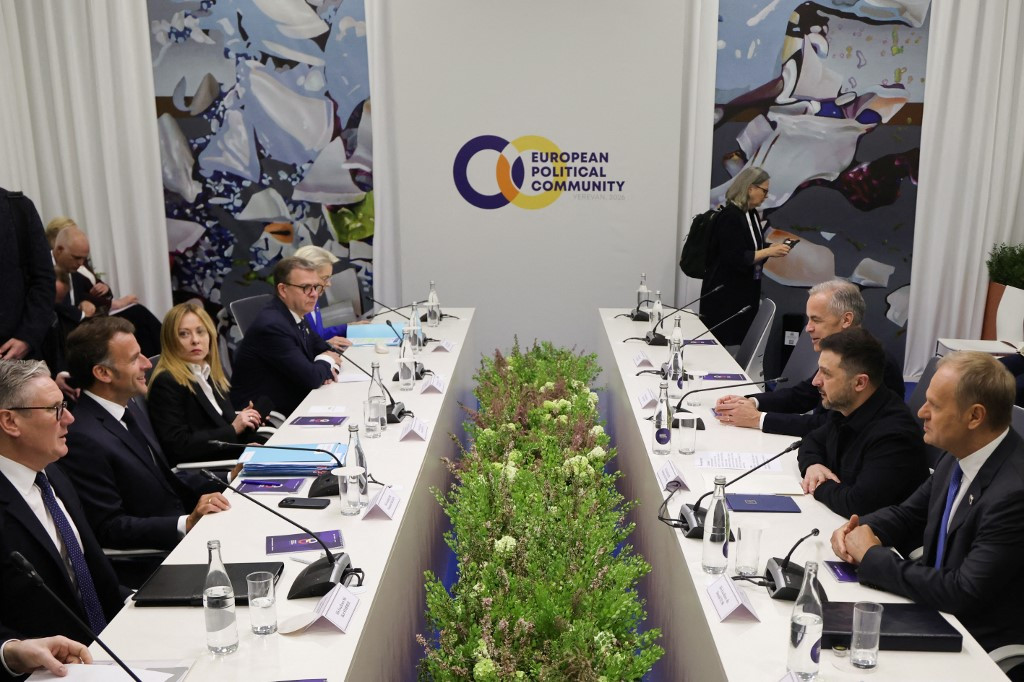 Zelensky Meets Tusk, Fico in Yerevan to Discuss EU Bid, Regional Cooperation