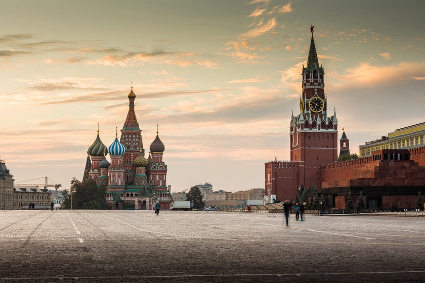 У Москві пролунали вибухи: дрон влучив у будівлю за 6 км від Кремля