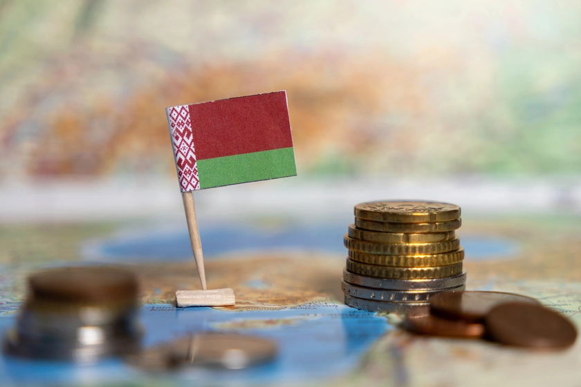 Білорусь почала скорочувати витрати через кризу економіки РФ — СЗРУ
